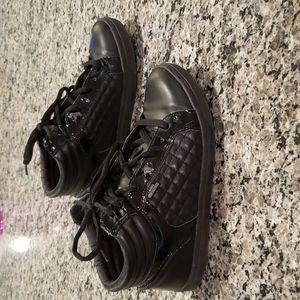 London Underground size 6.5 black lace up booties with shiny detail.